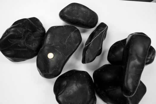 pierre naturelle noire poli